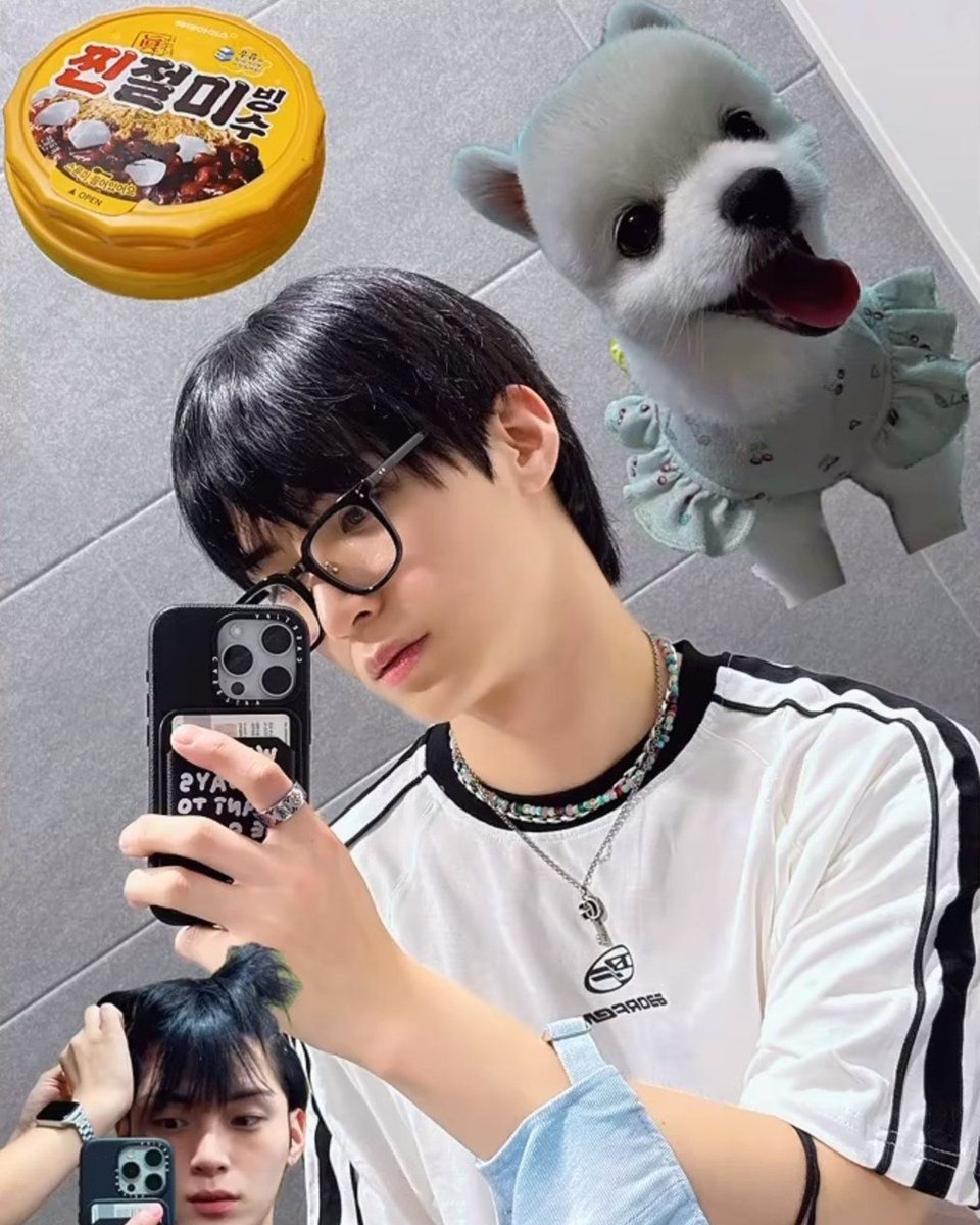 BMAS2B's tweet image. 𝐆𝐢𝐟𝐭 𝐅𝐨𝐫 𝐇𝐚𝐧𝐠𝐲𝐞𝐨𝐦 :♡ 🦖

~ Thank you for liking this gift.🎁
Nice T- shirt. It looks great on you.✨️

~ ดีใจที่หยิบมาใส่นะคับ 😭 งื้อ มันน่ารักมากๆ ✨️

♡ : @OmegaX_members
#OMEGA_X #오메가엑스  
#한겸 #HANGYEOM