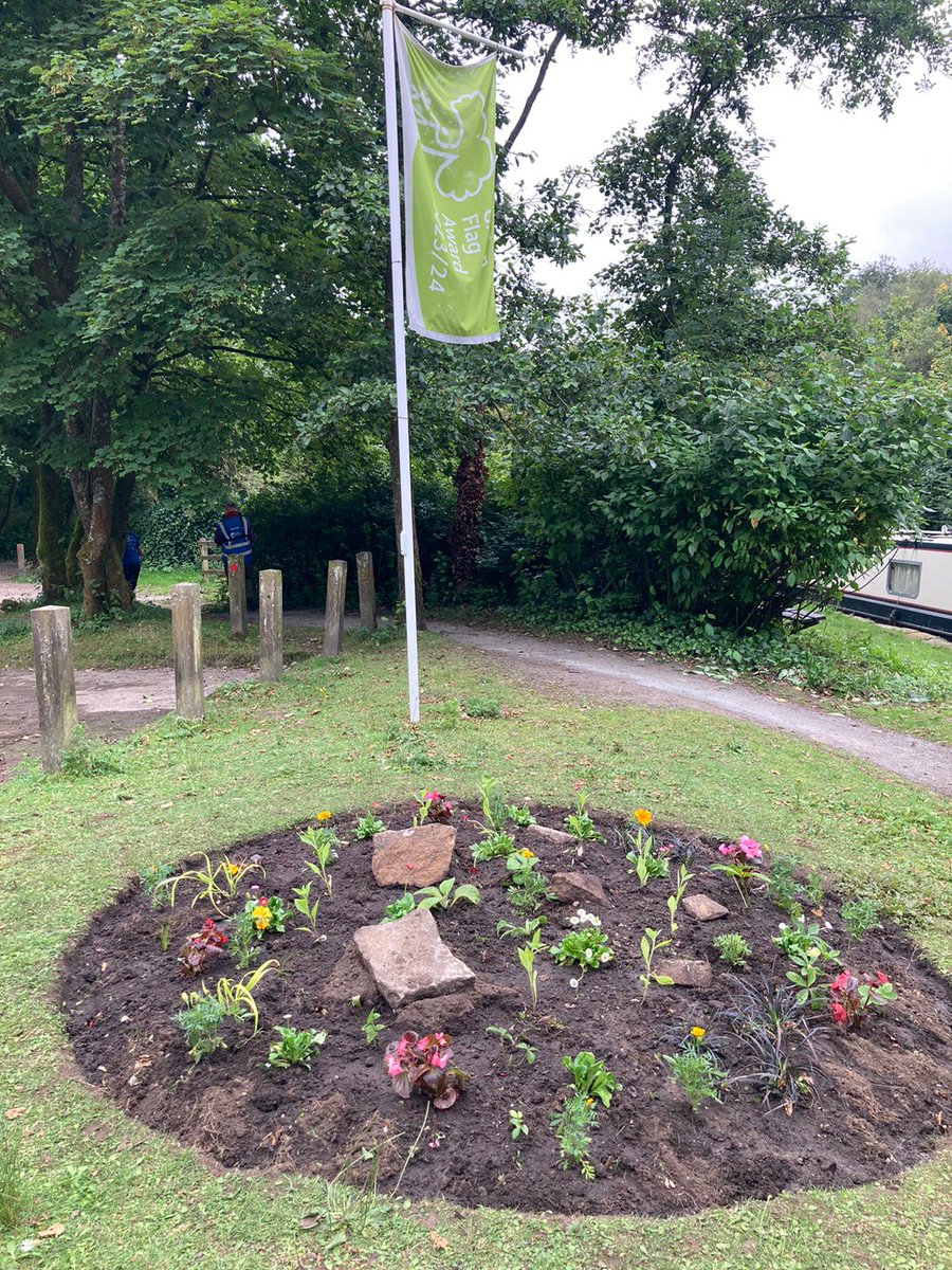 Gary Wilkinson CRT (@crtgary) on Twitter photo What a busy day for our Huddersfield Narrow Canal West volunteers, the team constructed planters, created a garden, removed unwanted vegetation and undertook lock maintenance. π±πΌ
What a team, thanks all ππ
#VolunteerByWater
#Volunteers 
#Volunteering What a busy day for our Huddersfield Narrow Canal West volunteers, the team constructed planters, created a garden, removed unwanted vegetation and undertook lock maintenance. π±πΌ
What a team, thanks all ππ
#VolunteerByWater
#Volunteers 
#Volunteering