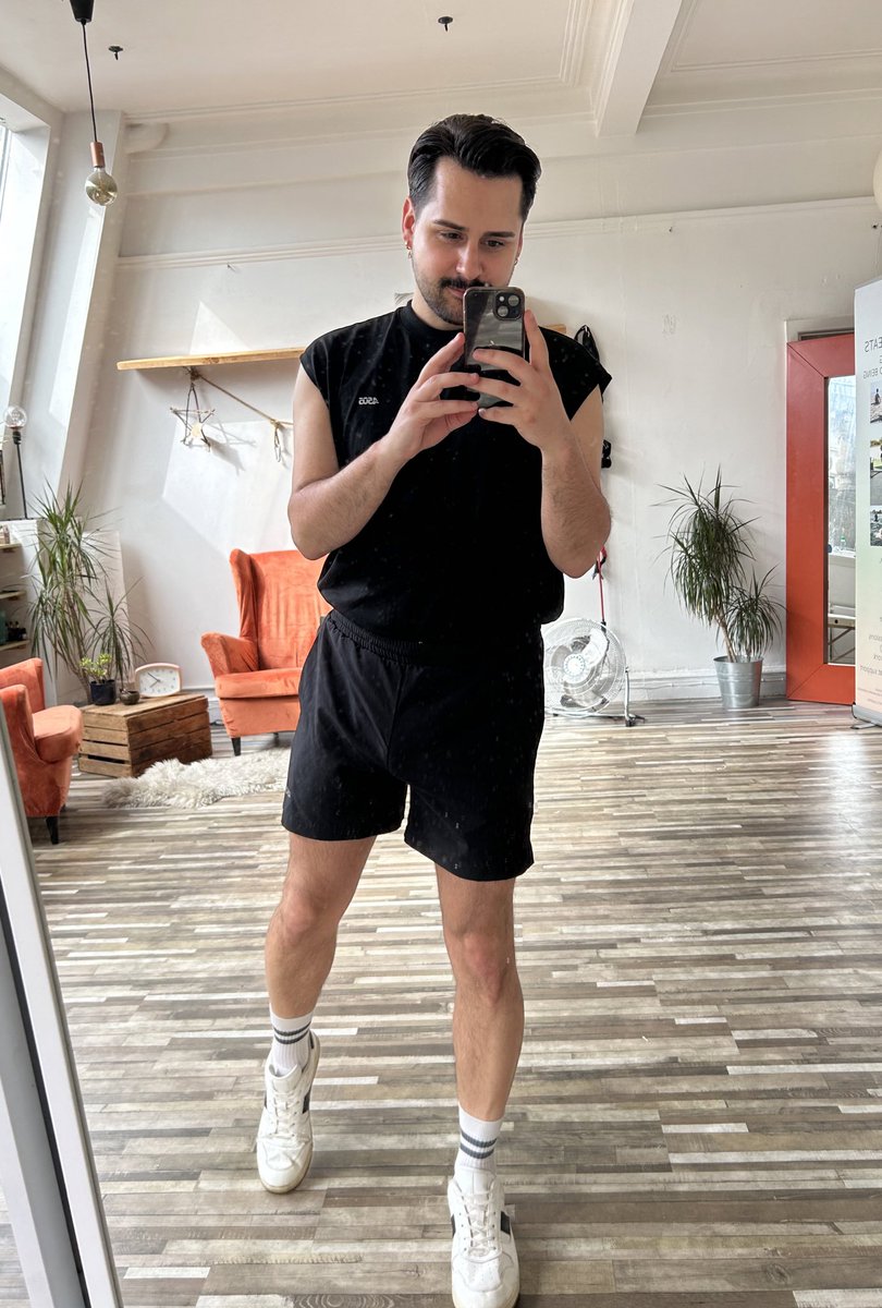Rob Bowden King π (@robbowdenking) on Twitter photo Dance class was SWEATY this week π₯΅ thanks <a href="/MattEGarrett/">Evan Garrett</a> for putting me through my paces as always! πΊπ» Dance class was SWEATY this week π₯΅ thanks <a href="/MattEGarrett/">Evan Garrett</a> for putting me through my paces as always! πΊπ»