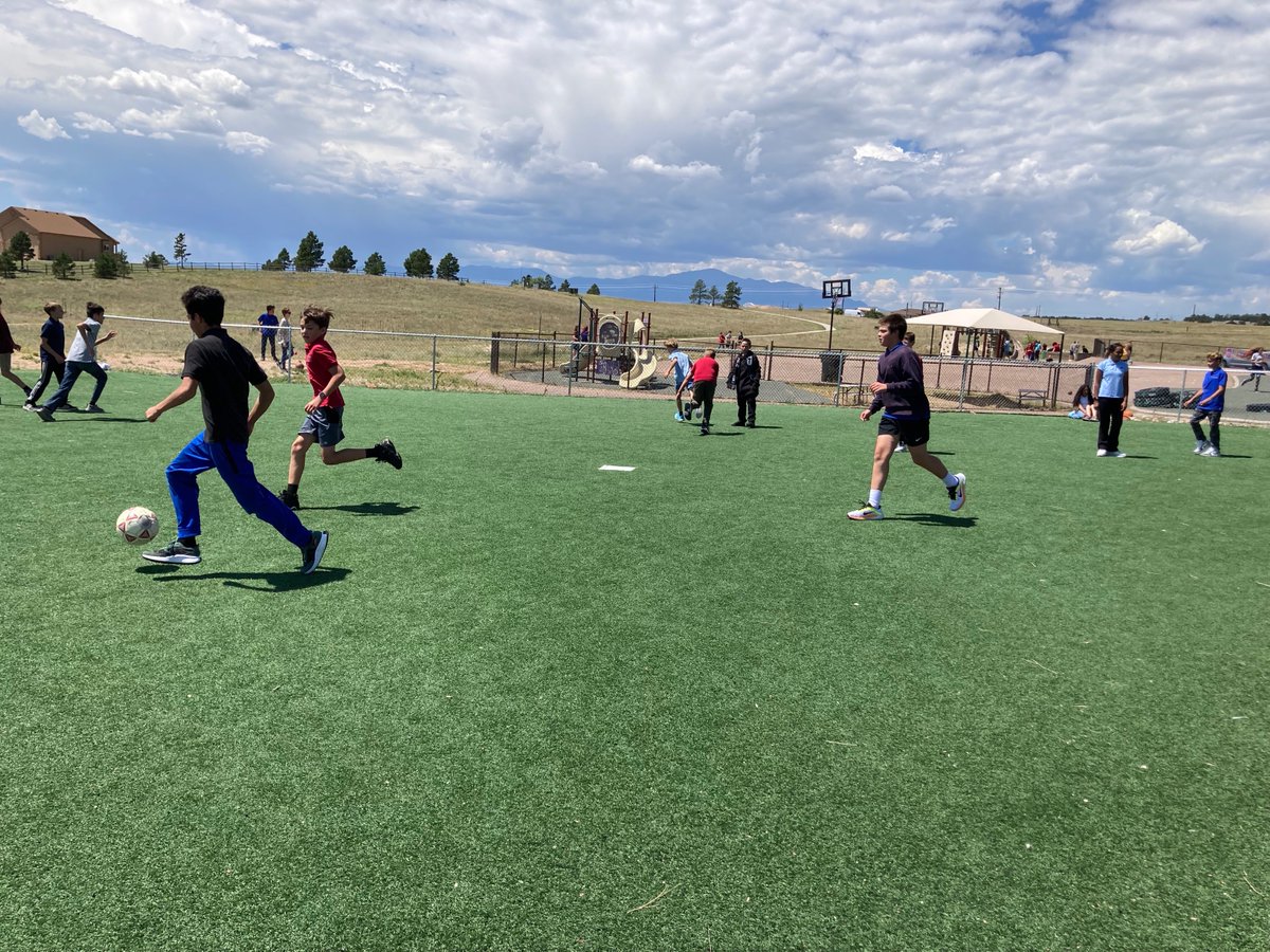 PPSEL_Bears's tweet photo. The 7th and 8th grade students had a wonderful first week. The focus was EL Education's Core Practice #11 "Teachers intentionally build a culture of collaboration, trust, and growth in which students feel that they belong and are respected." #wearecrew #WeAreCrewNotPassengers https://t.co/ZlraPy9RC3
