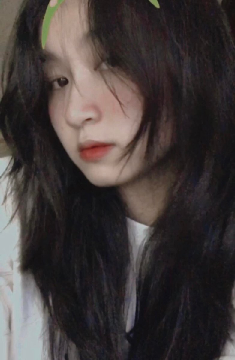 Granville Chieves Females and males differ in coloration, with females being less colorful.Granville Chieves