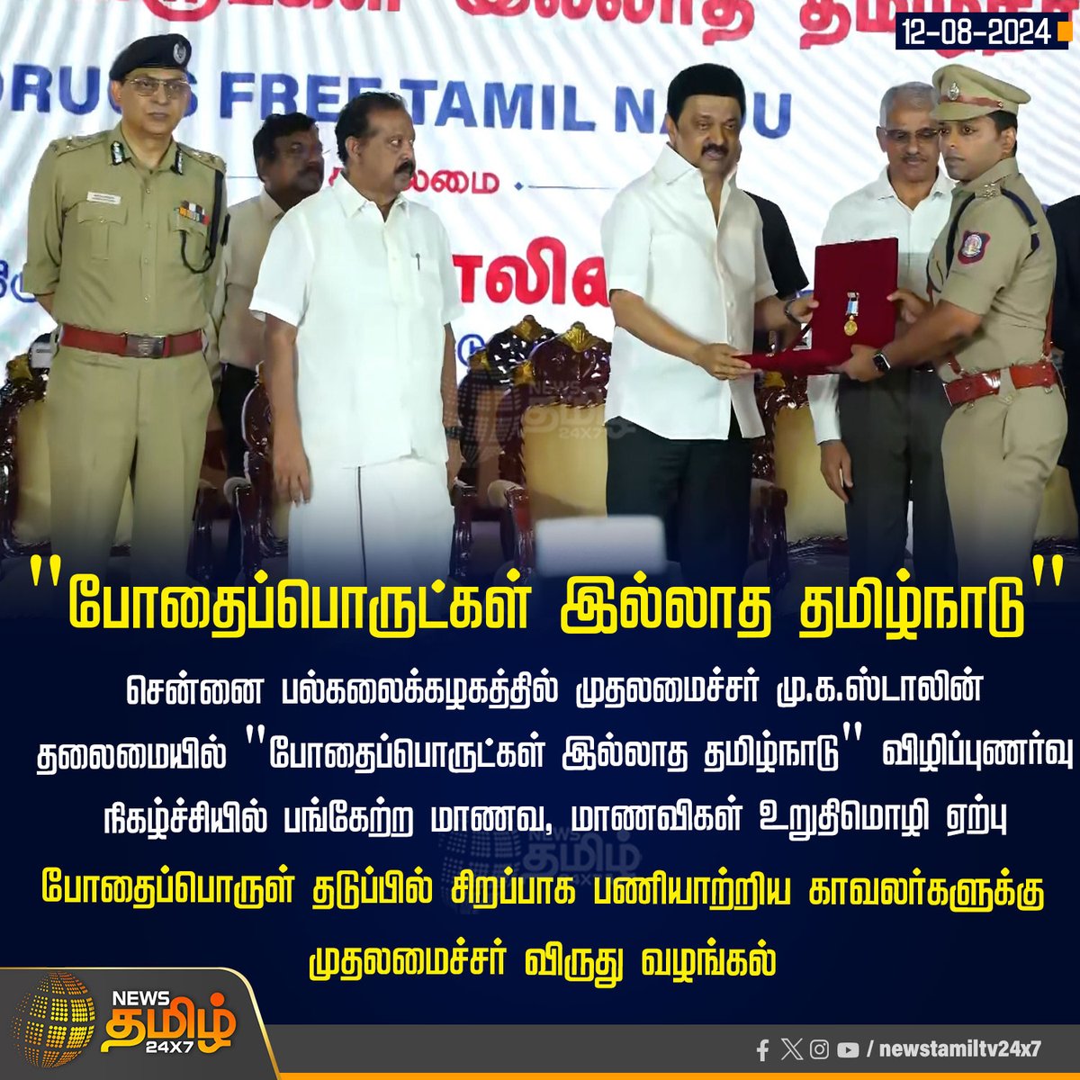 NAMBUPRADEEPBJP's tweet photo. கூட்டத்தில் ஒருவன் : மொதல்ல உங்க கட்சிக்காரங்களை உறுதிமொழி எடுக்க சொல்லுங்க!! 🤭😂
#DMKFailsTN
#AIADMK #Jayalalitha #Wagf #WagfBoard #SenthilBalaji #ED #vanavasam #kannadasan https://t.co/xENyZKrCpz