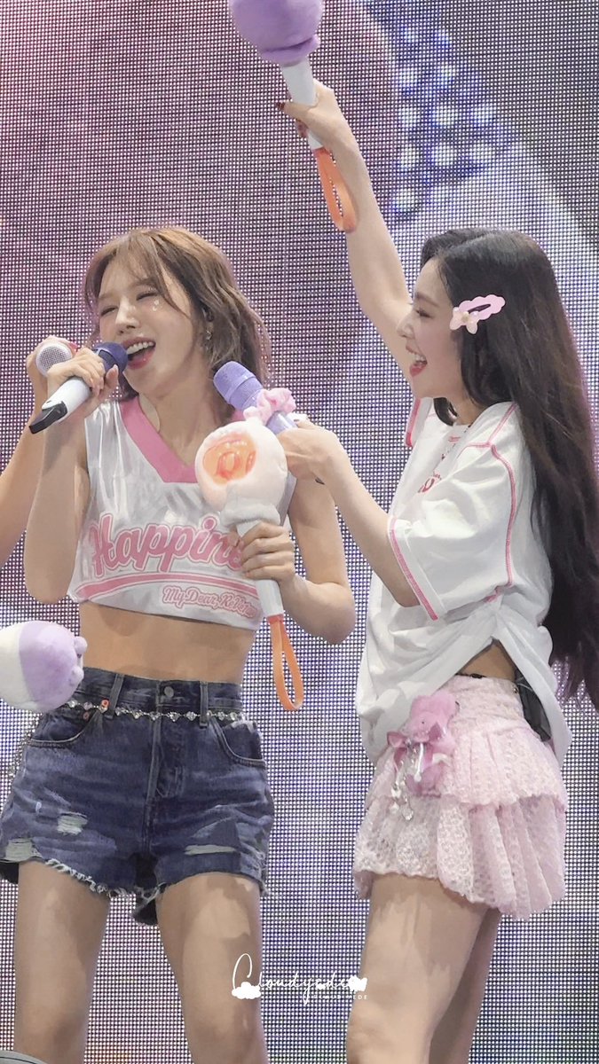 cloudyede's tweet photo. 🐶🎤🐰

#IRENE #WENDY #Wenrene #아이린 #웬디 #웬린 #린디 #RedVelvet https://t.co/eZSoUydLMD