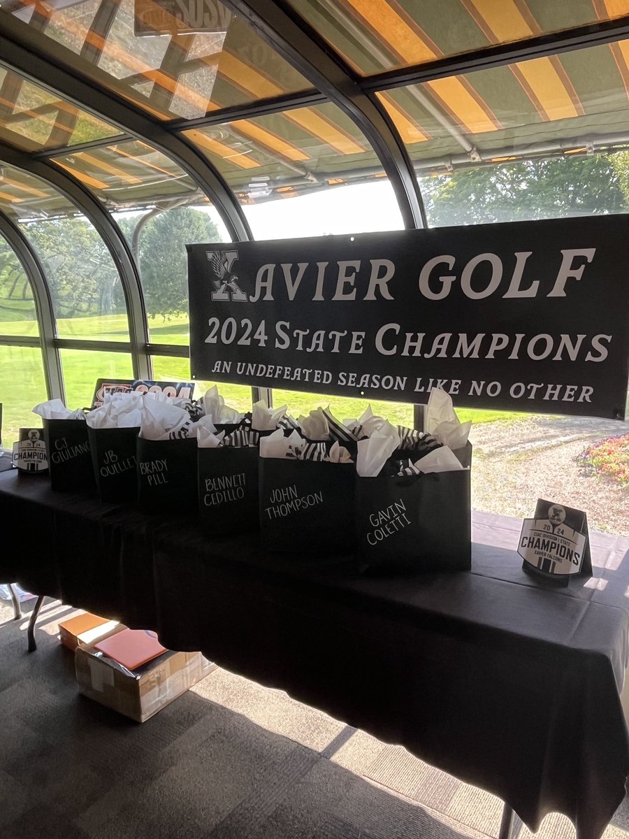 XHSGolf's tweet image. Special evening last night celebrating the 2024 Championship season. The 1st undefeated season in team history and the D1 State Championship. Best of luck to our 4 seniors Gavin Coletti, CJ Giuliano, JB Ouellette, and John Thompson. You will all be missed! ⁦@athleticsXHS⁩