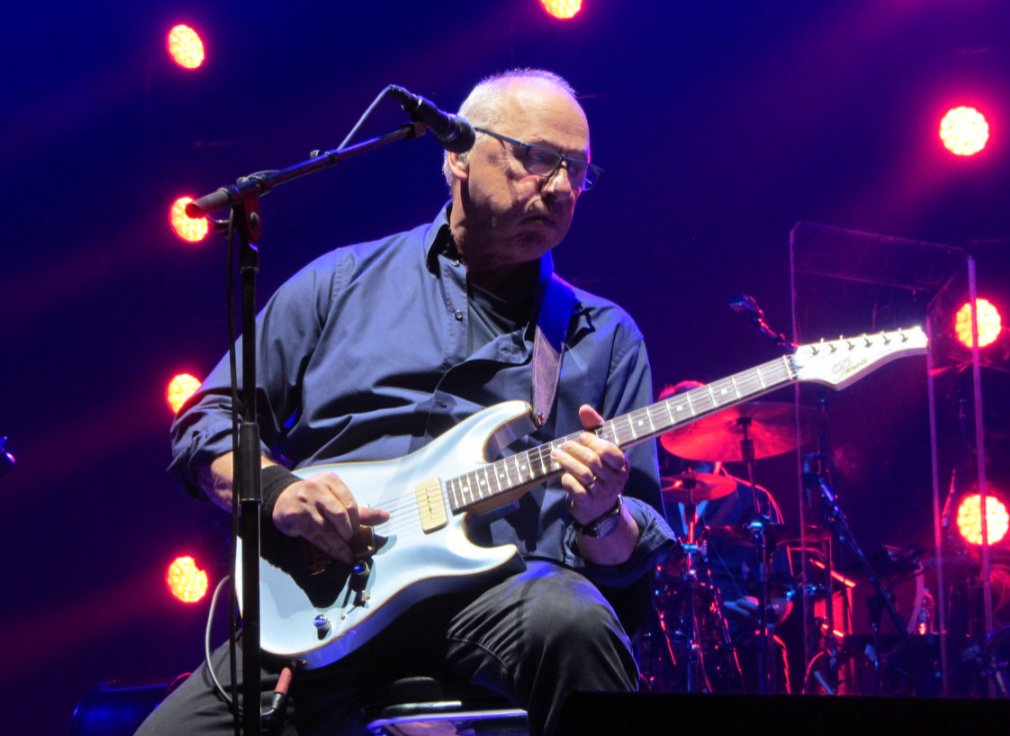 Happy 75th Birthday Mark Knopfler 🎂🎁🥳  Took this during the last tour in 2019... <a href="/MarkKnopfler/">Mark Knopfler</a>