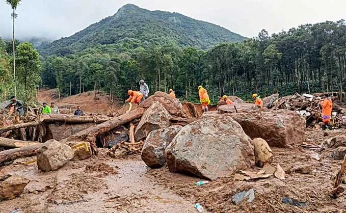 MunsifWebDesk's tweet photo. Special meeting of Kerala banks to discuss Wayanad landslide relief.
#Wayanad #WayanadLandslide #WayanadLandslideRelief #SpecialMeetingOfKeralaBanksToDiscuss #StateLevelBankersCommittee #SLBC
https://t.co/B6qSzXaiEJ https://t.co/UTlbmFd2ao