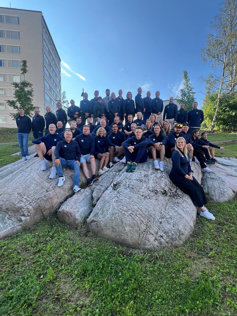 Tällä tiimillä <a href="/Makelanrinne/">Märsky</a> lähtee rakentamaan tulevaisuuden Suomi urheilua alkavalla lukukaudella. Tiimissä yli 90 valmentajaa, asiantuntijaa ja valmennuksen tukihenkilöä. Mahti tiimi 💥🔥💪
<a href="/urhea_fi/">Urhea</a> <a href="/helsinki/">Helsingin kaupunki</a> <a href="/HelsinkiOppii/">Helsinki Oppii</a> <a href="/OlympicTeamFI/">Olympic Team Finland</a>