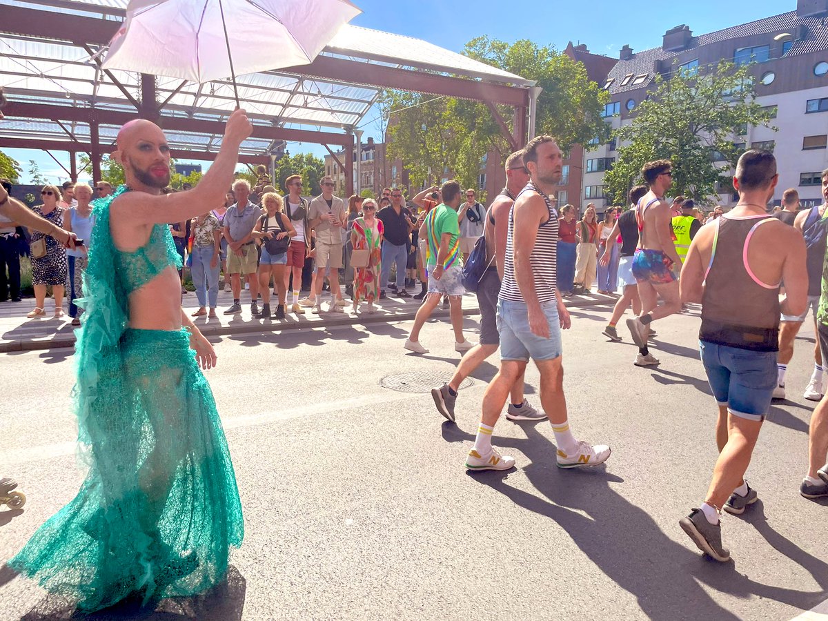 fLuobLack77's tweet photo. Only sexy people at Gay Pride Antwerp 

/@thenaked_artist I only now realize that I saw you 🤯🤩 https://t.co/707rf0R86o