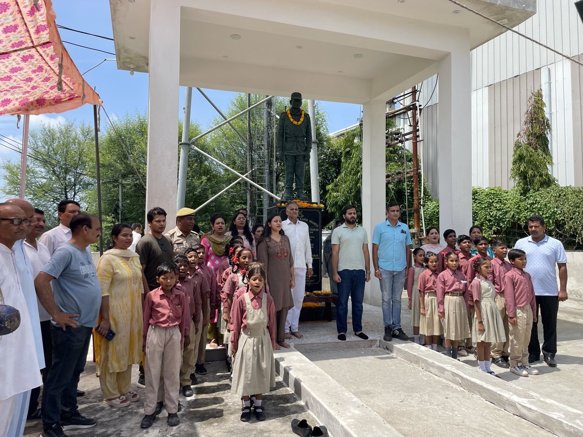 🙏 Honoring the brave! 

DMO Samba, along with locals, paid heartfelt respects to Kargil War Martyr Shaheed Surjeet Singh of Village Kartholi (Dassal) in the presence of his family. 
His sacrifice for our nation will never be forgotten. 🇮🇳 

<a href="/diosamba1/">Information & PR, Samba</a> <a href="/diprjk/">Information & PR, J&K</a> <a href="/dcsambaoffice/">Deputy Commissioner Samba</a>