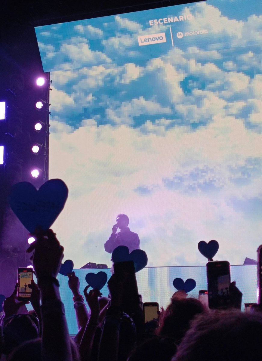 l0stRay's tweet photo. Un par de fotitos que hice ayer en el concierto de Paul 🤏🥺 https://t.co/Rvj5cB3Bon