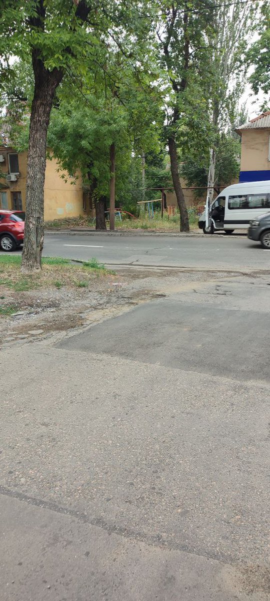 Prizrakdonetska's tweet photo. Если присмотреться, то можно увидеть облогороденную детскую площадку. Хммм🤔а почему я не всегда водяные знаки накладываю на свои снимки? Ах да, я же лентяйничаю😅 https://t.co/t5Uv34XK1U
