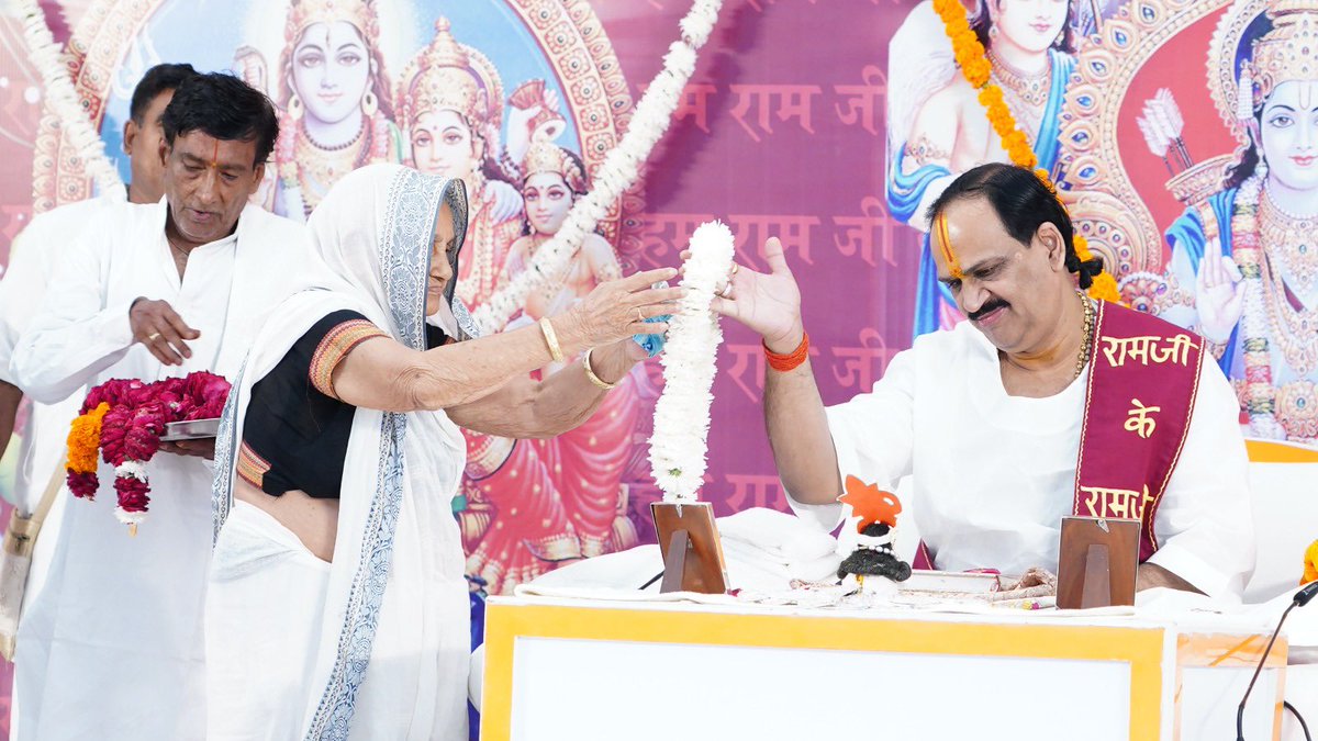 तुलसी जयंती के पावन अवसर पर दयाल बाग में कथाव्यास पूज्य श्री प्रेम भूषण जी महाराज द्वारा आध्यात्मिक प्रवाह “श्रीराम कथा” के तृतीय दिवस की झलकियाँ… 
Pujya Prembhushanji Maharaj