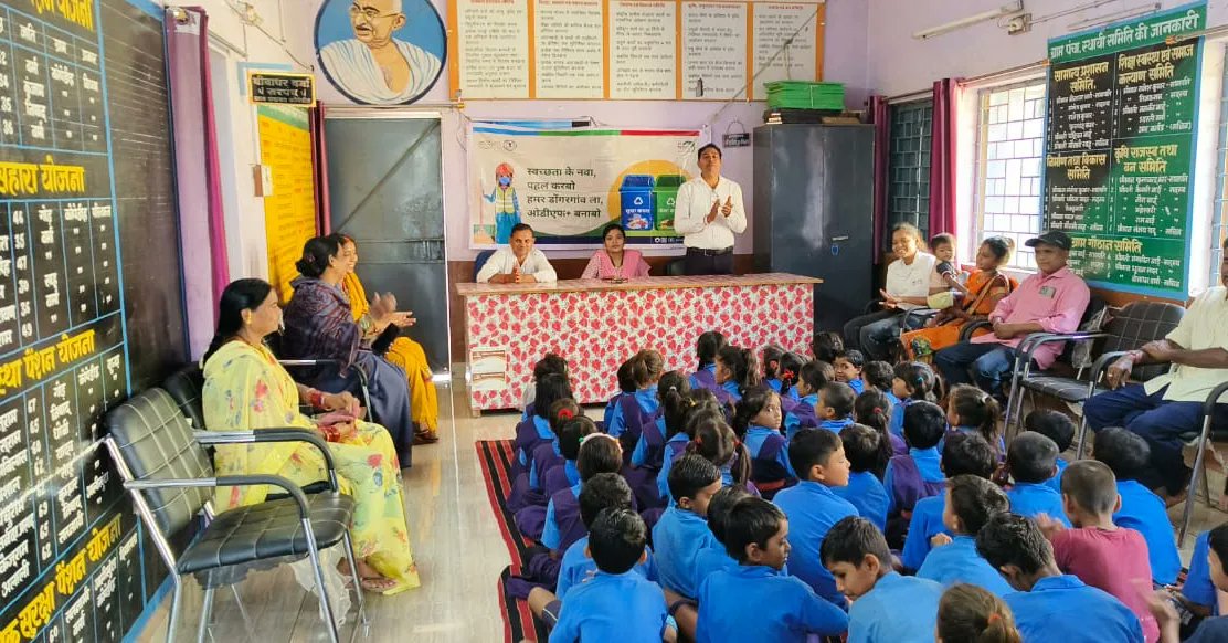 RajnandgaonDist's tweet photo. ग्राम पंचायत कोपेडीह में हर घर तिरंगा कार्यक्रम के तहत तिरंगा रैली एवं  स्वच्छता त्यौहार का किया गया आयोजन

#HarGharTiranga 
#HarGharTirangaOnceAgain
#हर_घर_तिरंगा
#HGT2024 https://t.co/SlbBWkJtRt