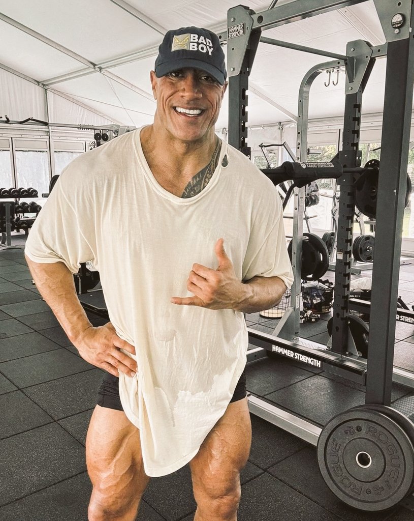 DwayneDoug21079's tweet image. Insane leg training this weekend 🤙🏾

Great to get some hardcore weekend workouts in, even while shooting “The Smashing Machine”.

Not an easy balance, as it’s all consuming, but getting proper rest and recovering on weekends after a grueling week of production will be the key,