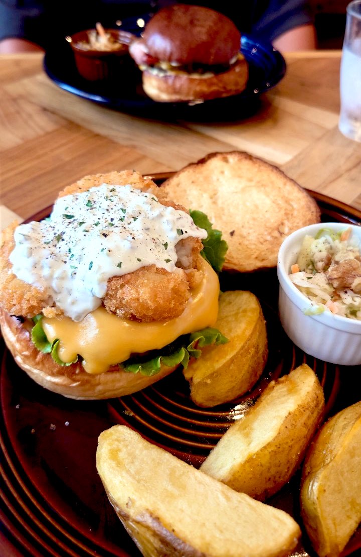 ハンバーガーうまし🍔

#SUNLITBURGER
#ハーレーダビッドソン
#HarleyDavidson
#ハーレー
#スポーツスター
#スポーツスター883
#883R
#ツーリング
#ハーレー乗りと繋がりたい