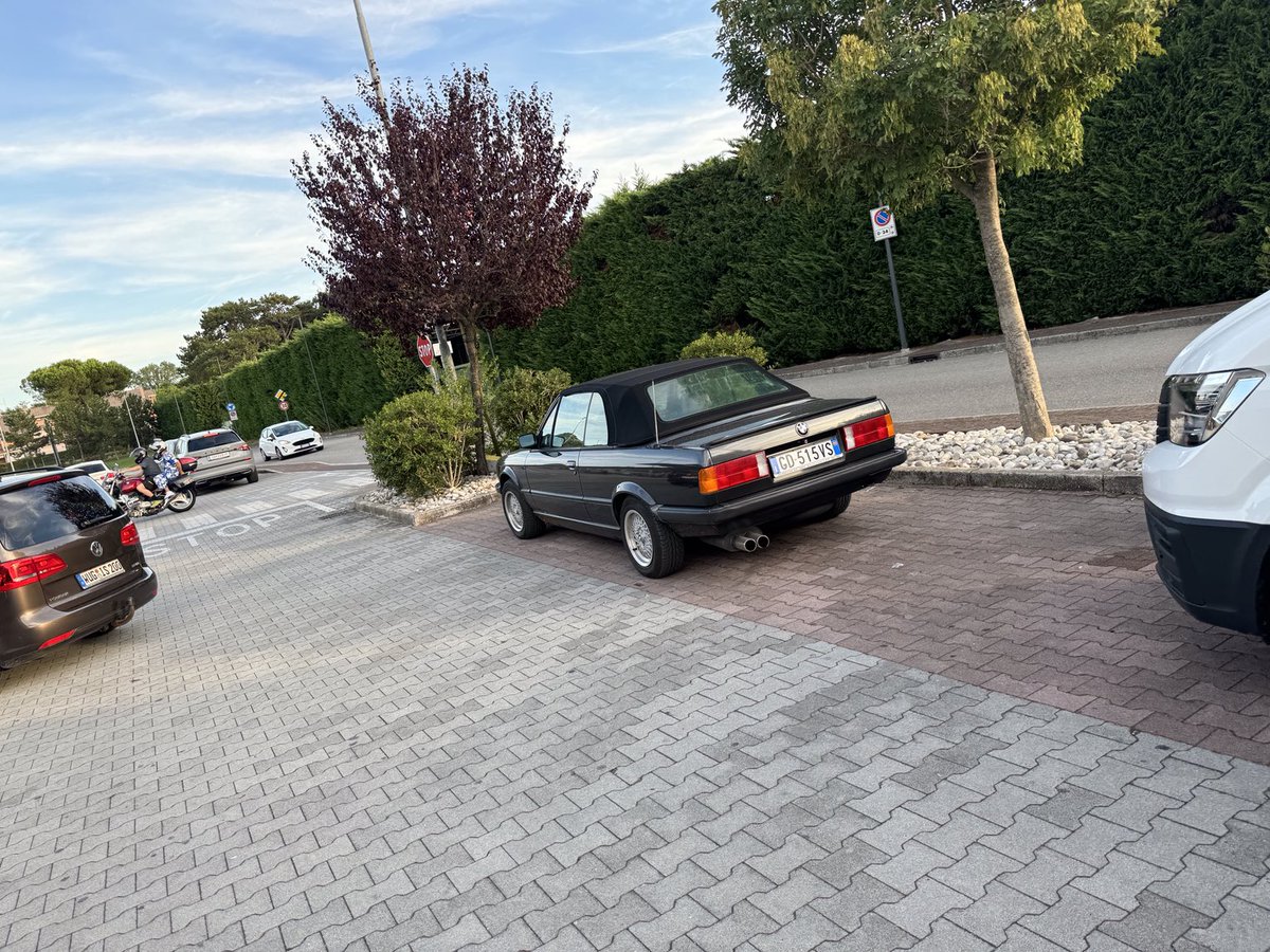 auto_rijden's tweet photo. Zo, vakantie zit er weer op. Gelukkig hebben we de foto’s nog. https://t.co/kkf0KSKHNd