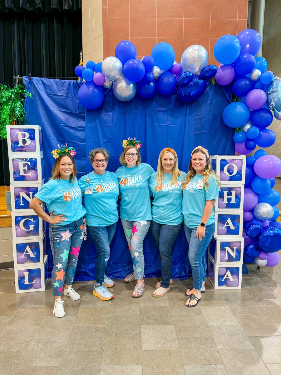 ms_ingvardsen's tweet photo. Bengal Ohana with the best crew! @MissCGiron @aggiewagner @prindle_amanda @jana_echols #wearesalyards #bengalmagic #bengalohana @salyardsms https://t.co/QYZKmsT7dK