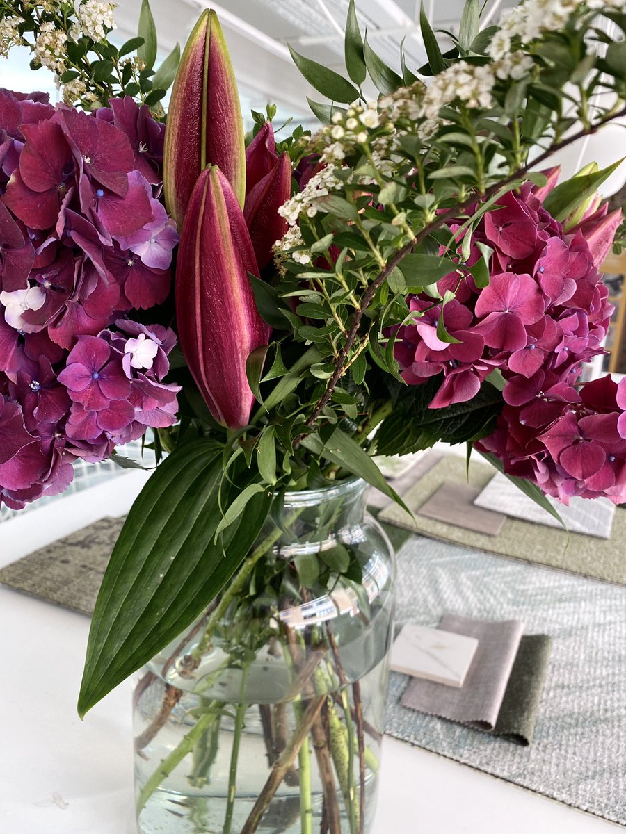🌸 Summer Mood 🌸

“The earth laughs in flowers.” ~ Ralph Waldo Emerson

More than carpet and other floor covering finishes, we are starting out the week relishing in the beauty of our surroundings and appreciating the joy it brings.

Have a wonderful week! ✨

#flooring