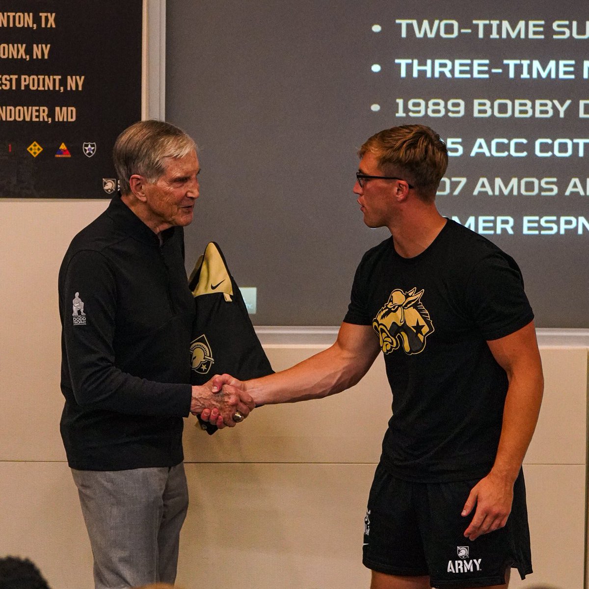 Thank you to NFL great and legendary college football coach, Bill Curry for sharing your motivational message to our team on Sunday night.

#GoArmy