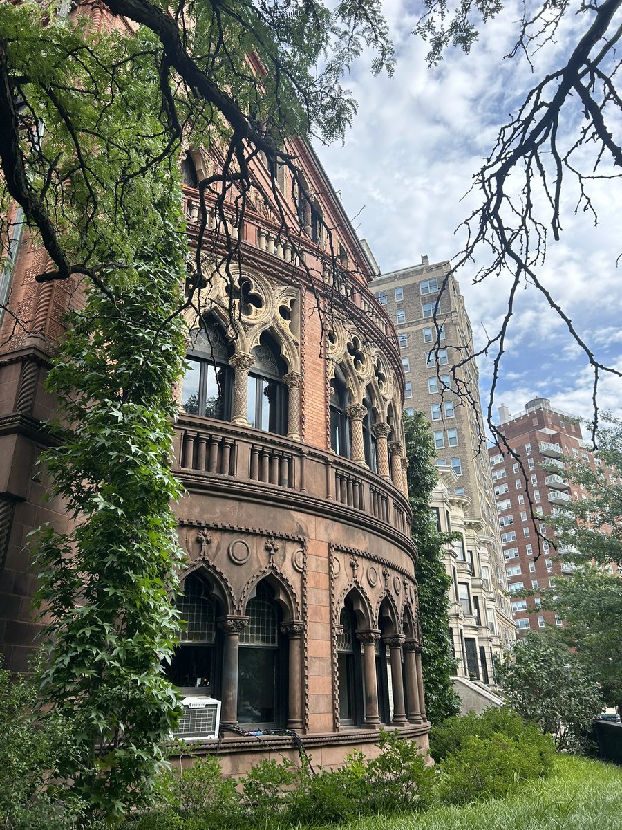 king elisabeth tweet media