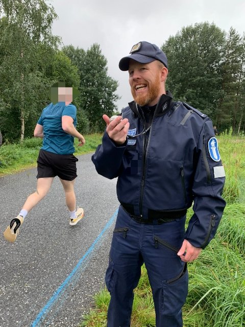 Valintakoeviikko pyörähti käyntiin <a href="/Polamk/">Polamk</a>. 

Aamupäivällä kentän laidalla kuultua:

"väliaika + Hyvältä näytää, annan mennä vaan!"

"väliaika + Painaa painaa, loppuun asti!"

Jaossa opiskelupaikat ensi vuoden tammikuussa alkavalle kurssille. #Poliisiksi