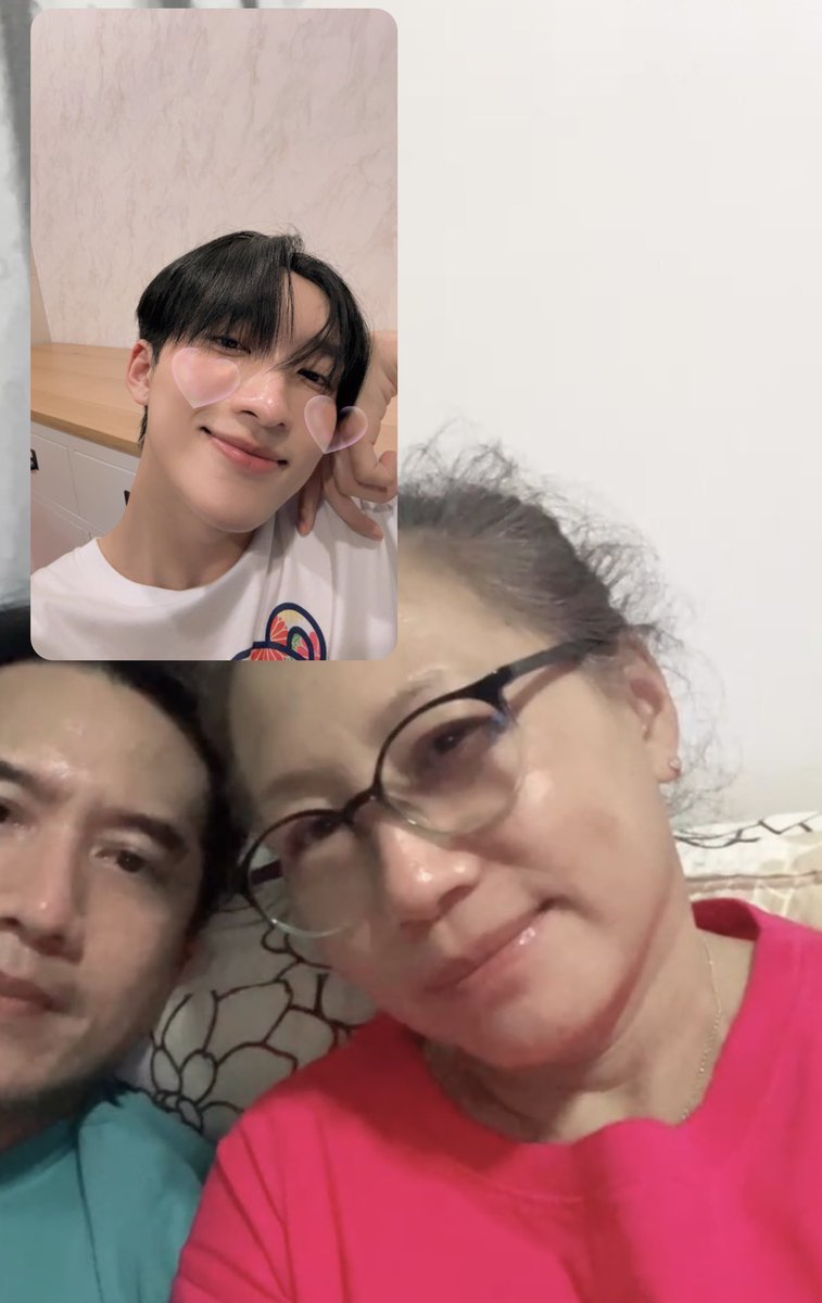 Noeul_lee6's tweet photo. แม่บอกนอนบ้างนะลูกก รักแม่ครับ ❤️😂 https://t.co/GspPiNVjIi