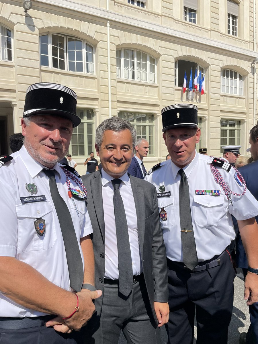 Cérémonie à la préfecture de police de Paris. Un très moment de partage avec le Président et le ministre de l’intérieur <a href="/EmmanuelMacron/">Emmanuel Macron</a> <a href="/GDarmanin/">Gérald DARMANIN</a> <a href="/DG_SecCivile/">Julien Marion - DGSCGC</a> <a href="/Coureault1/">Coureault thierry</a> <a href="/seab/">seab</a>