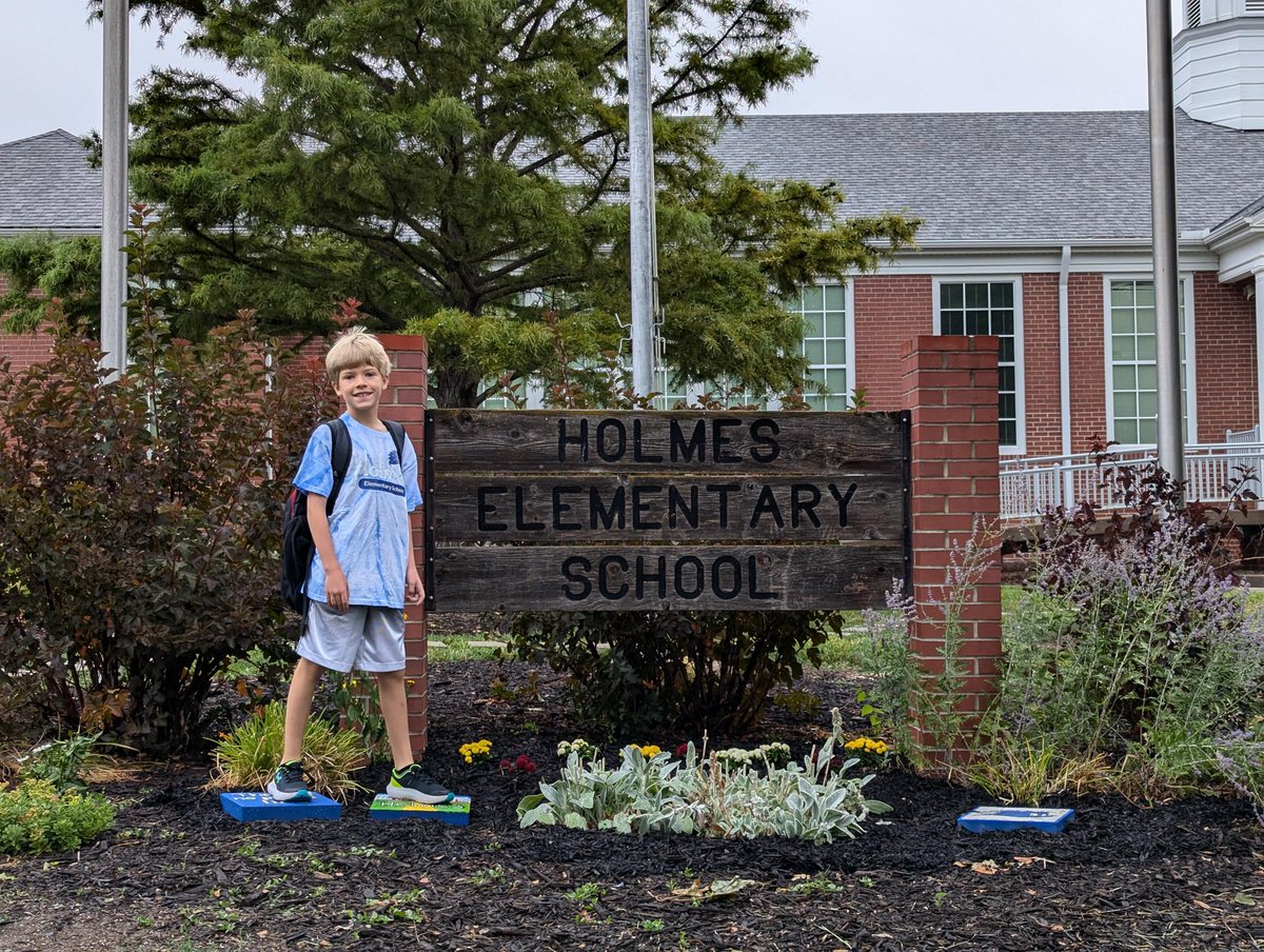 managalar's tweet image. @LPSorg #FirstWeekLPS First Day of 4th grade