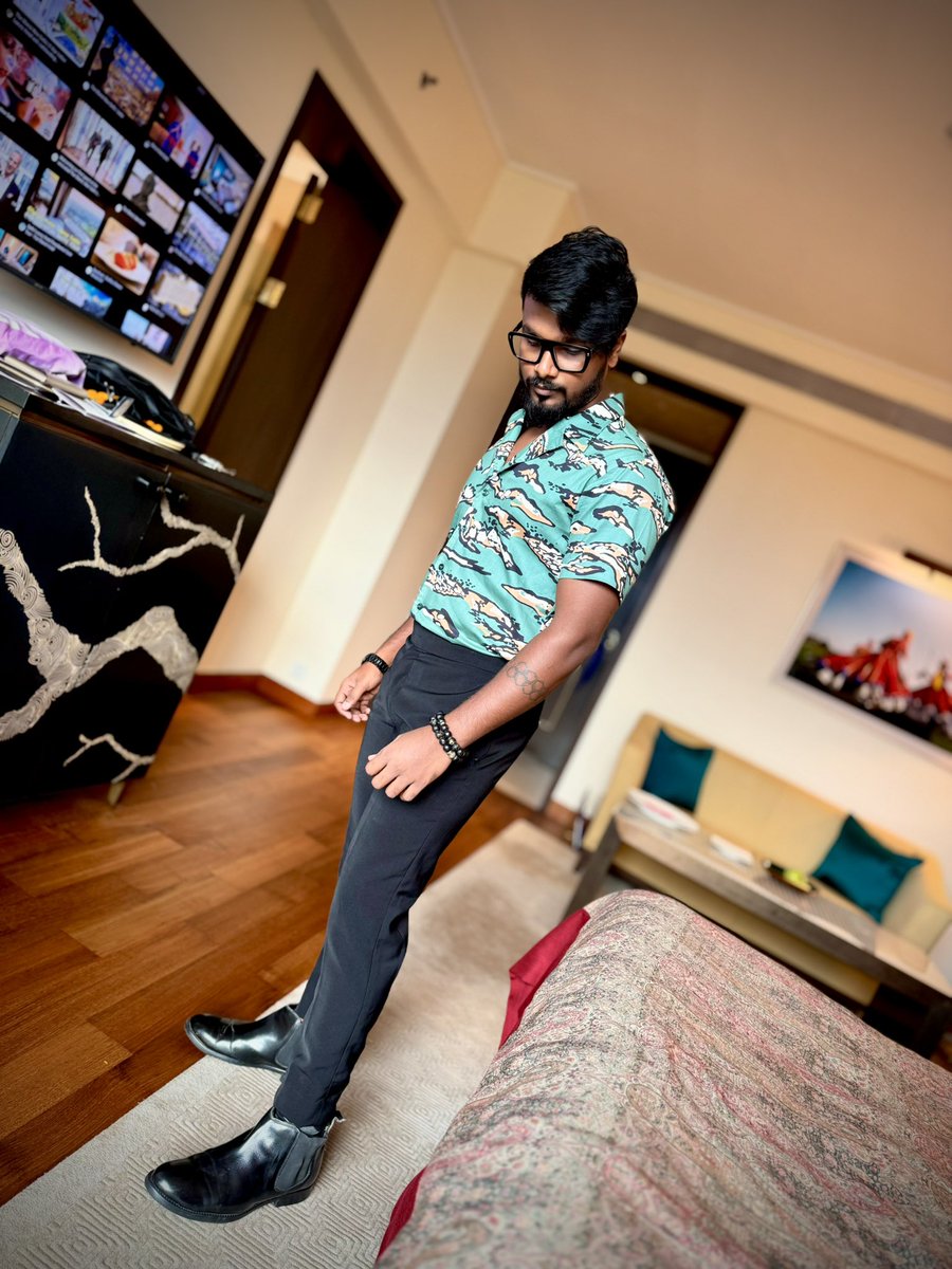 RamBalajiX's tweet photo. When style meets swagger. 😎 

#youtubecreatorsummit2024 #youtubecreator @YouTube @YouTubeIndia @YouTubeCreators 
@YTCreatorsIndia 
#FashionFinesse #OutfitGoals #MensFashion #OOTD #StyleInspo #FashionDaily #StreetStyle #CasualLook #FashionBlogger #MenWithStyle #InstaFashion https://t.co/HSibvVb6Uk