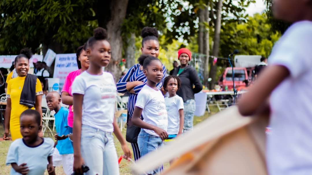 #UNICEF partner CEDDUC hosted an exceptional day of social cohesion for children living in the displaced persons sites in Léogâne. 
The children had the opportunity to play, dance, and proudly showcase their creations made during the psychosocial activities organized by CEDDUC .
