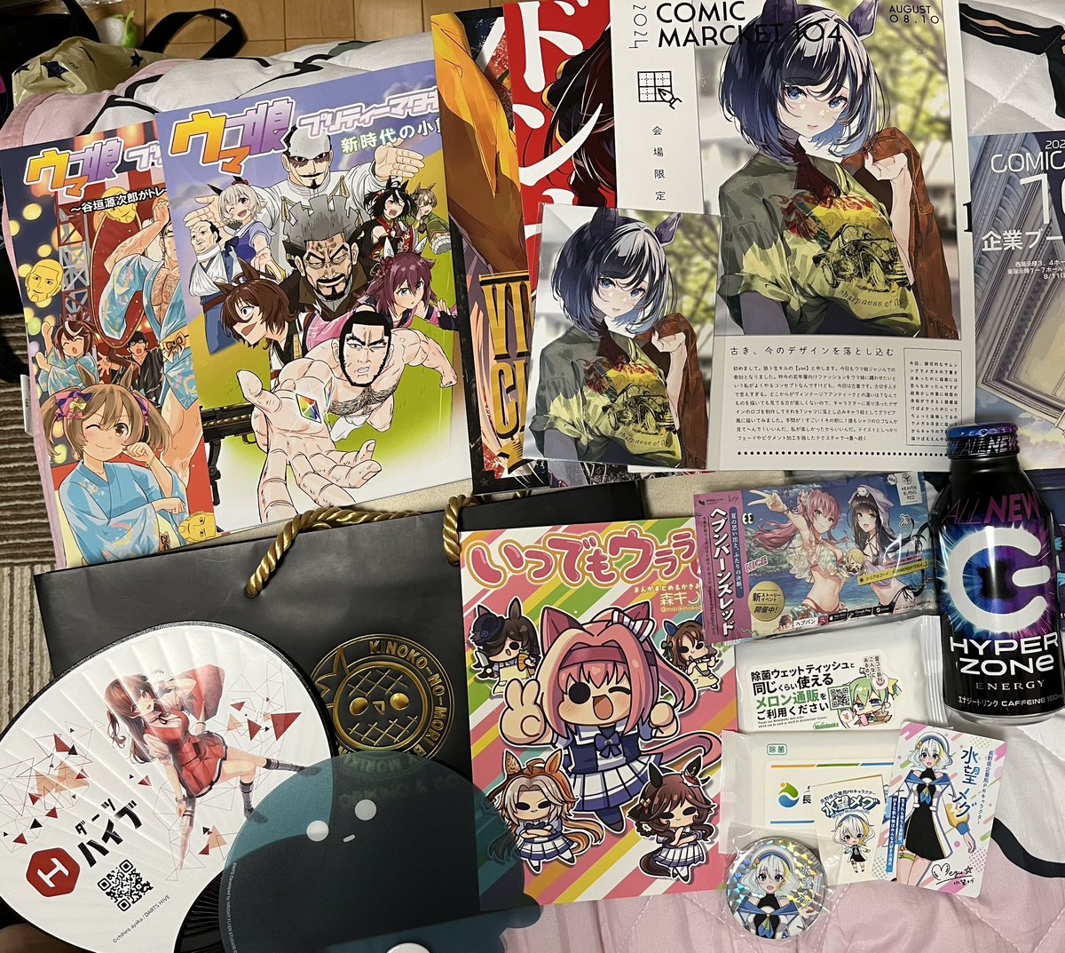 mist967597281's tweet photo. コミケ1日目行ってました！
戦利品たち。
今回のお目当てはyaeさんと森キノコさんのウマ娘本🐎
ベニコンゴウさんのウマ娘プリティーマタギは表紙買いでした笑
長野県企業局PRキャラの水望メグちゃん可愛いね。ガチャで缶バッジ貰った！ https://t.co/q6xyIwuPJa