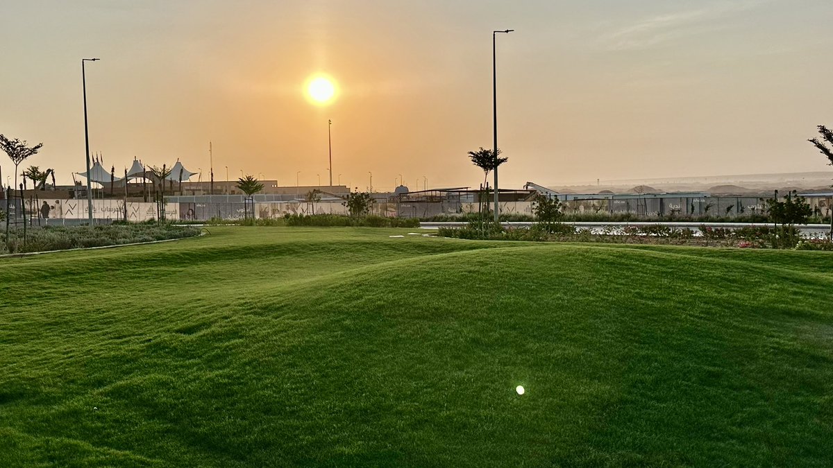 ⛳️ يعد صنف Cynodon Dactylon
والذي يختصر بإسم C2000
من أفضل أنواع النجيل الناجح في معظم مناطق المملكة العربية السعودية لتحمّله لدرجات الحرارة والطقس البارد كذلك يتحمل الاملاح حتي 3000جزء/المليون ويفضل قصه مرة كل اسبوع للحصول على مسطح اخضر جيد والحرص على التسميد مرة على الاقل