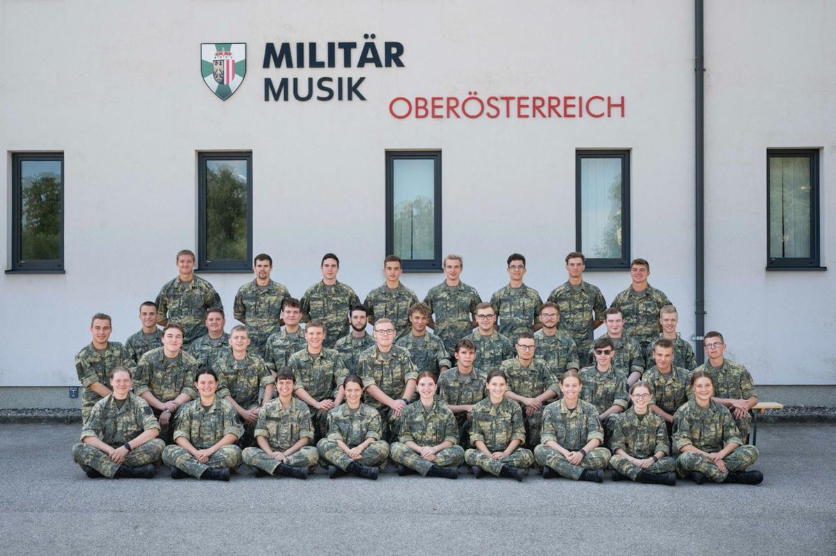 1968Ger's tweet image. Die neuen Militärmusiker sind vergangene Woche eingerückt und absolvieren gerade die ersten Schritte als Soldaten. Exerzier-, Waffen- und Schießdienst, Körperausbildung etc. prägen derzeit den Alltag. 
Das Militärkommando OÖ begrüßt die Musiker sehr herzlich!!! #Bundesheer