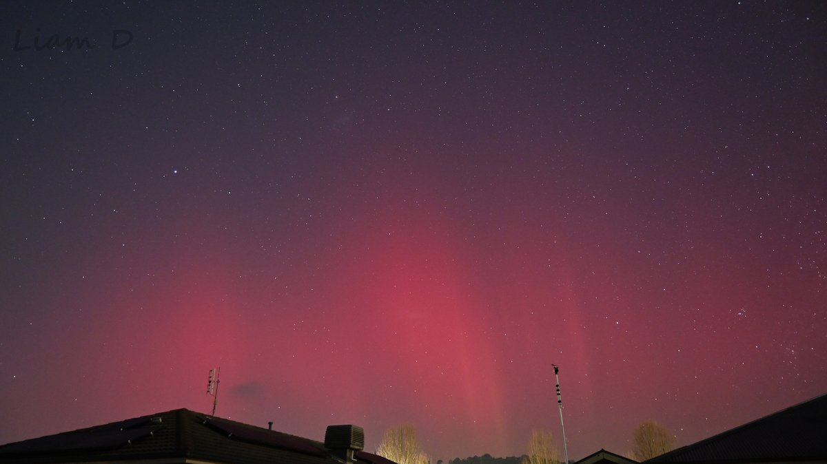 Tempest08246085's tweet photo. My incredible view of the Aurora Australis from #Albury &amp; #Wodonga tonight at around 10:30pm AEST @BOM_Vic @VicStormChasers @AUSSKY @weatherzone https://t.co/5R8d3w7xU4