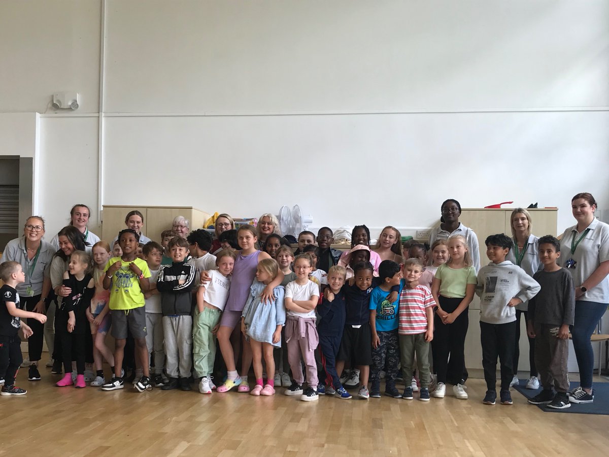 _Lifecentre's tweet image. We had a special visitor! Local MP @RLong_Bailey came to visit our HAF Holiday Club at Willow Tree Primary School @SalfordTree 
Thank you for joining us!
#HAF2024 #Salfordsummeroffun