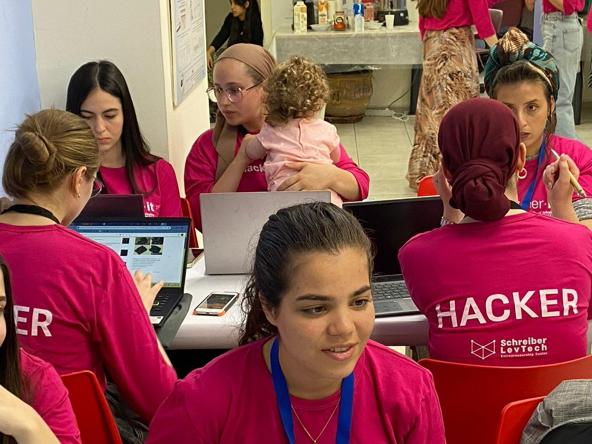 NoCamels's tweet photo. Empowering Religious Jewish Women To Become Israeli Innovators https://t.co/RxYsZD3osJ https://t.co/eLTw1fFqzJ
