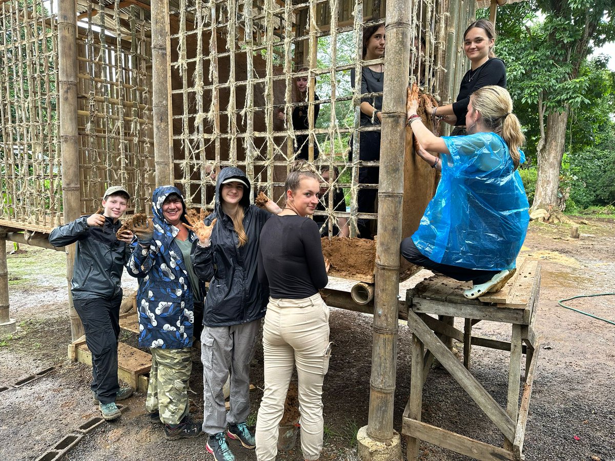 Let's get to work! #TeamBaula working in the building for the dry toilets at #CampCNN. 

<a href="/CampsInt/">Camps International</a>