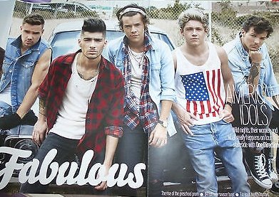 LHealer28's tweet image. Louis is forced again to praise something related to that dead band.
“it's a nice top”😎 #ot5 🫶🏼