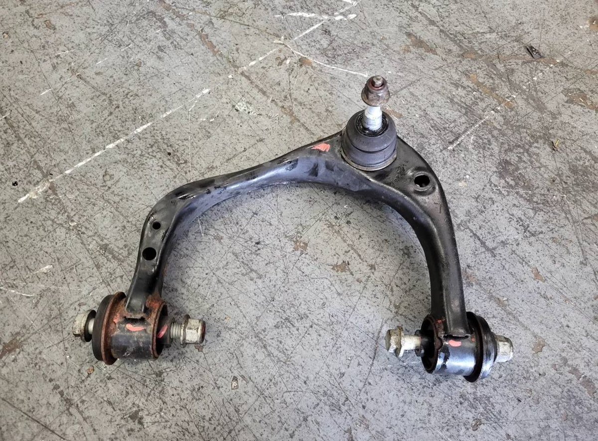 Left Driver Front Suspension Knee Used OEM 2019 FORD F150 asking $300 for it. Kindly message me if you’re interested in purchasing it.