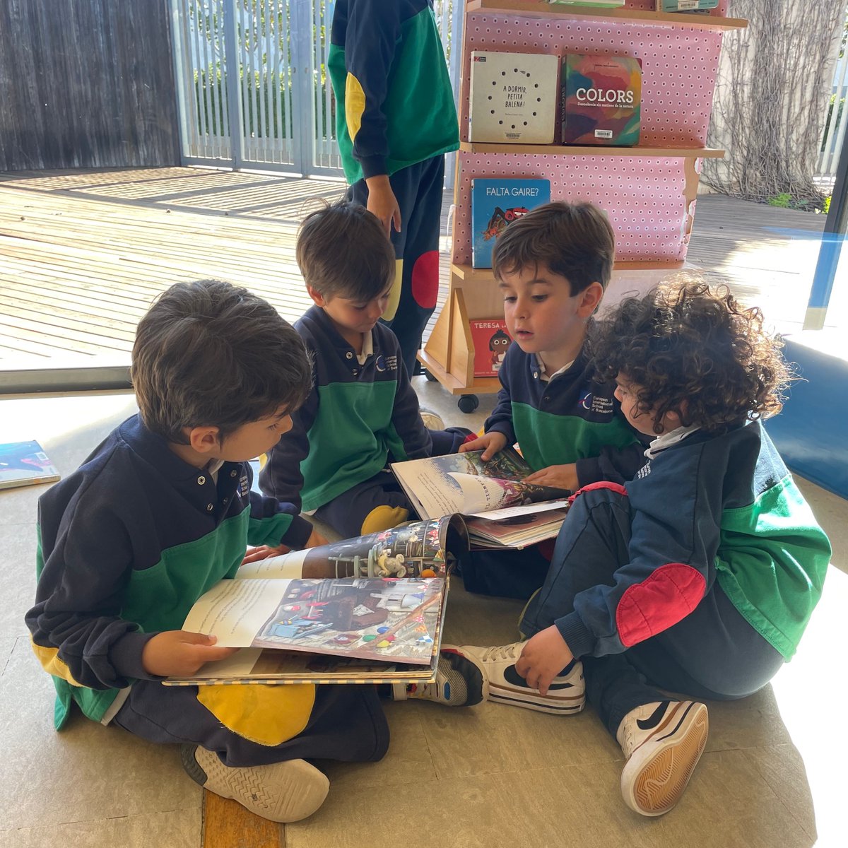 📚🔍 Dive into a world of literary wonders at Sant Cugat's libraries! Uncover captivating books for the whole family to enjoy. Make reading a shared adventure this summer!

#summer #books #libraries #vacances #estiu #activitats #lectura #biblioteca #santcugat #barcelona