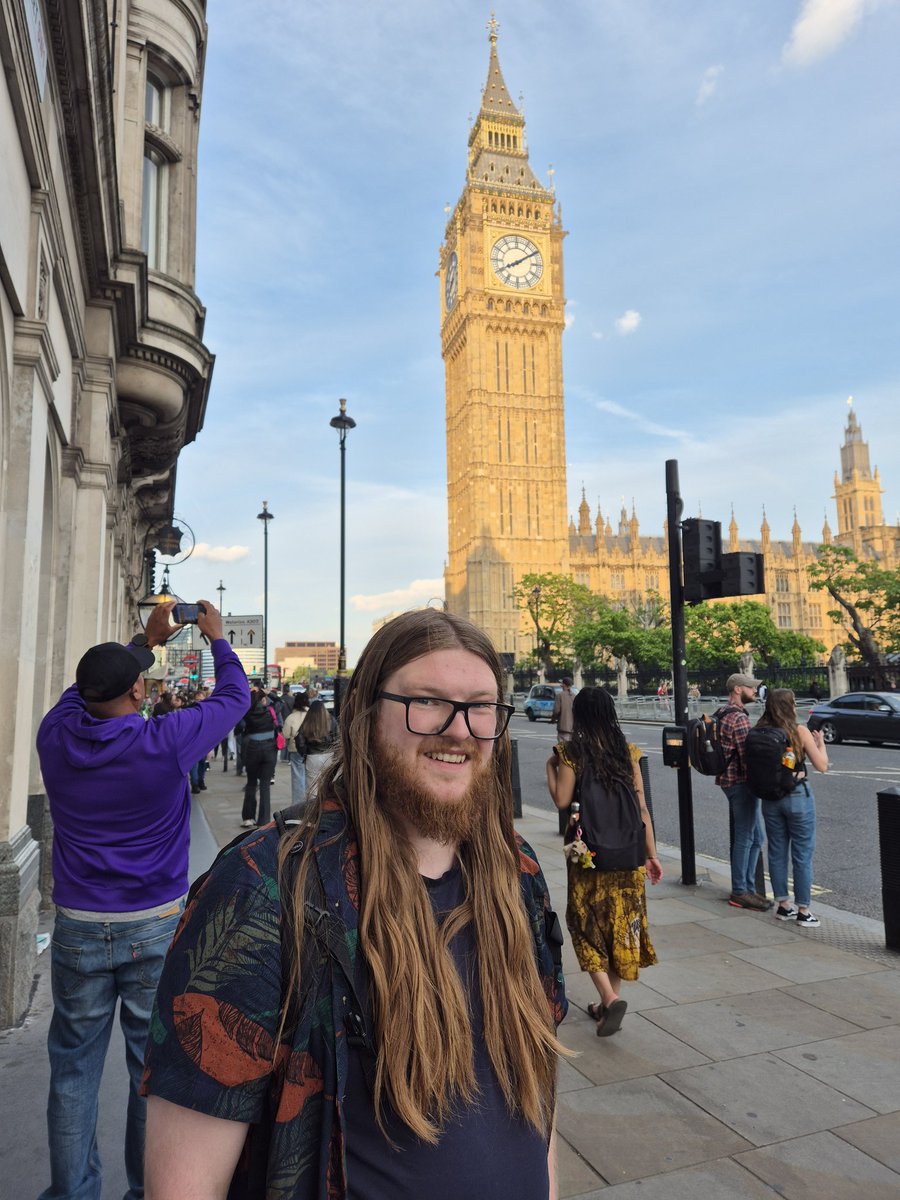 MagicallyWolf's tweet image. First holiday in 8 years! A cousin had a wedding, so it was a great excuse to fly over. It was really bizarre for the sun to still be shining at 9 pm in the evening...

Shoutout to the only SQ5 I saw in 2 weeks.