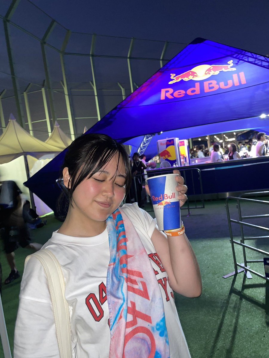 rinrin9190's tweet photo. #ROCKINJAPAN 🇯🇵♡

今年はかえと行ったー！！
おそろいでTシャツとか買っちゃって🤦🏻‍♀️！
ばっか楽しんだーーーーー！！！！
音に浸って浸りまくった一日でした！！ https://t.co/gzH4FYEqjo