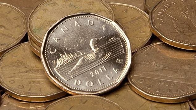 CraigBaird's tweet photo. The Loonie is quintessentially Canadian. 
But the coin originally featured Voyageurs. 

Then...the Royal Canadian Mint decided to save $43.50 in shipping for its new coin design.

And that decision changed Canadian history and gave us...The Loonie!
This is its story.

🧵1/11 https://t.co/wdhjWyun1N