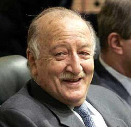 القامة الوطنية العظيمة في ذمة الله  العم الفاضل دولة زيد الرفاعي ، اللهم ارحمه برحمتك  اللهم اكرمه فإنه ضيفك وانت خير الاكرمين، أنا لله وانا اليه راجعون.<a href="/SamirAlRifai/">Samir Al-Rifai. سمير زيد الرفاعي</a>