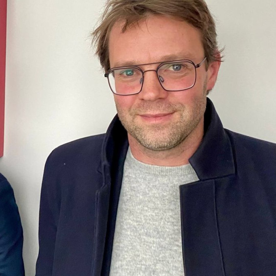 BMABordeaux's tweet photo. 🌱{PODCAST} Architecte des paysages, Bas Smets nous invite à repenser la relation entre la ville et l'environnement.

➡️https://t.co/S61rBuEZHd

#Urbanisme #Végétalisation #Renaturation  #Désimperméabilisation #Désartificialisation #Paysagisme #BasSmets #Podcast https://t.co/ZUZViIX4ig