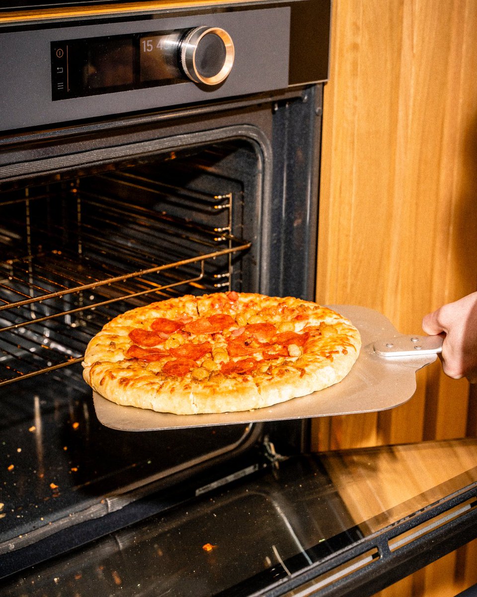 A sight for sore (and hungry) eyes 😍 😍 😍 

#chicagotown #pizza #toppings #pizzatime #pizzalover #instafood #pizzagram #dailypizza #foodie #yummy #tasty #takeaway