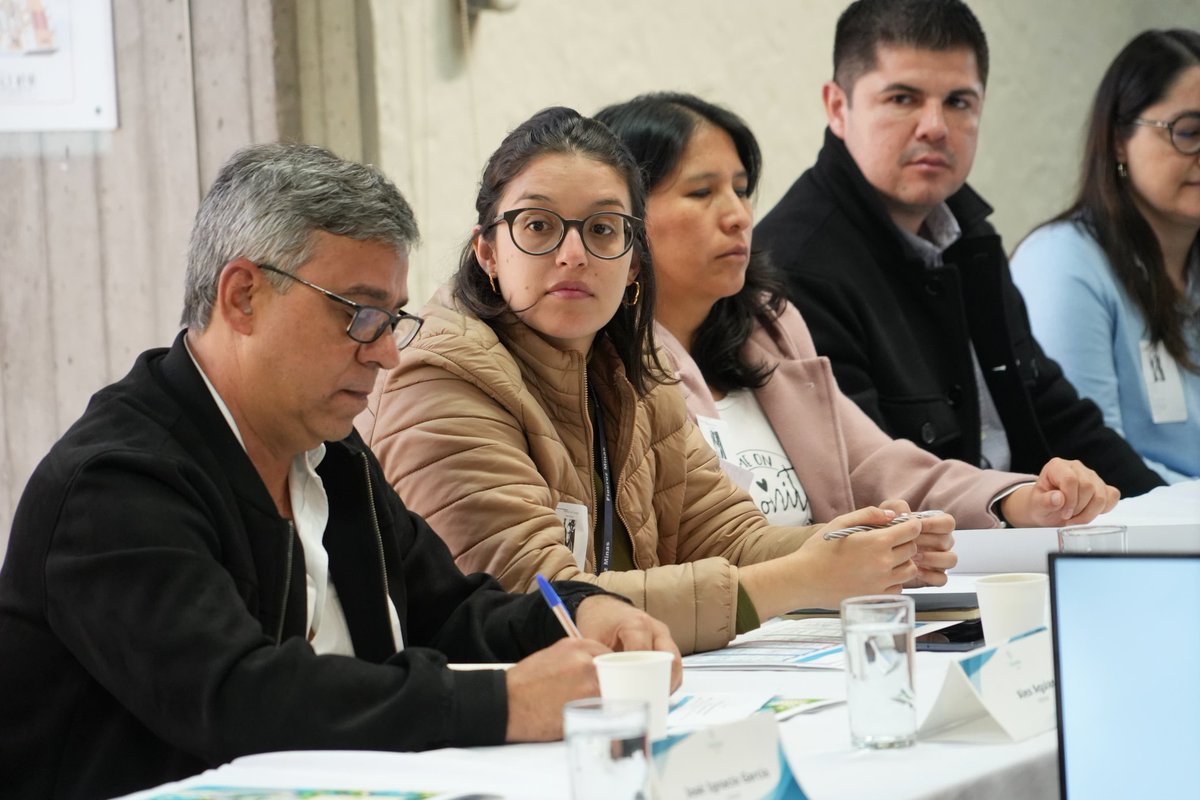 HelgaMaRivasAr's tweet photo. Bienvenidos Bolivia, Brasil, Perú, Chile y #Sirwash, una alianza entre @el_BID y @SwissDevCoop, para mejorar los entornos del agua y saneamiento. En Colombia buscamos cerrar brechas y reconocer saberes locales y del territorio en saneamiento básico, agua potable y #BasuraCero. https://t.co/2kkPE9vGoa