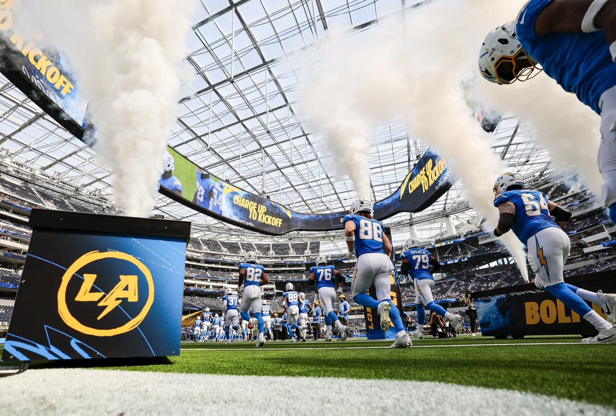 SammySilv's tweet photo. The feeling of seeing this new art direction come to life is truly indescribable 🥹

@zro__g x @chargers 🔜 https://t.co/lXzn7bPYsC