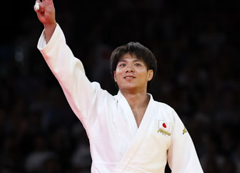 transitions0101's tweet photo. [WEST. Tube 12/8]

In today's video from WEST., Fujii Ryusei heads to Paris to support his friend, judo Olympic gold medalist Abe Hifumi.

He's been asking the agency for time off since 6 months ago, and went on this trip with 2 other guy friends. https://t.co/KPsnB7ES9x
