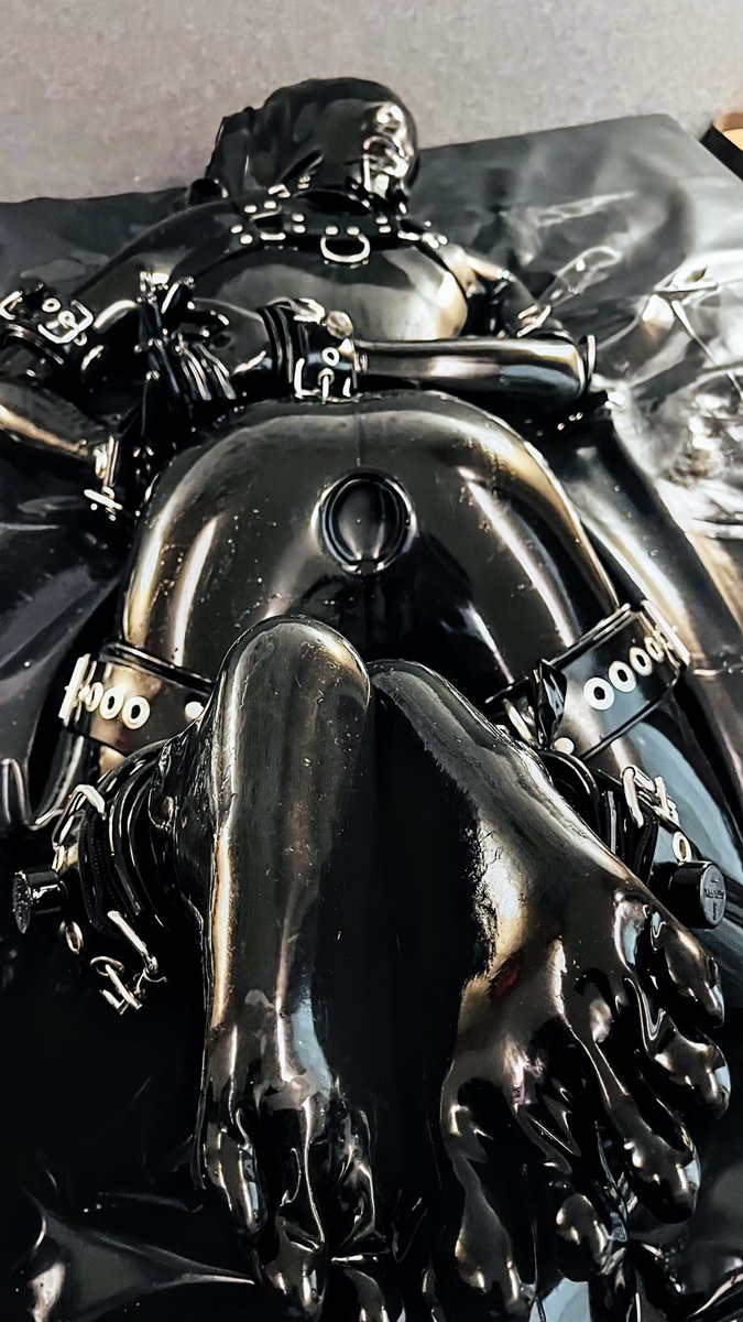 Thank you for 8k🫶❤️
Rubber gimp prepared for the Dom by <a href="/MattPA99/">MattPA</a> 
#cuffedstore
